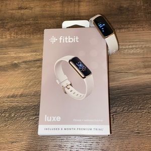 Fitbit luxe soft gold stainless steel case w/lunar white band